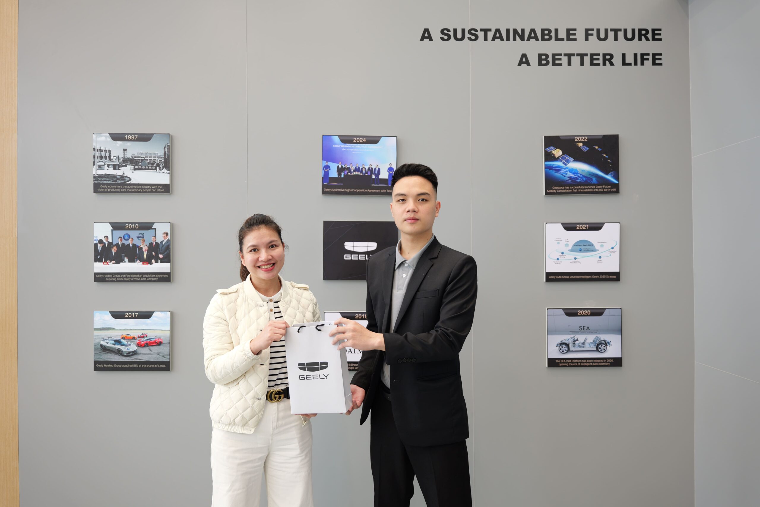 Những món quà độc quyền Geely Hà Đông tri ân khách hàng 