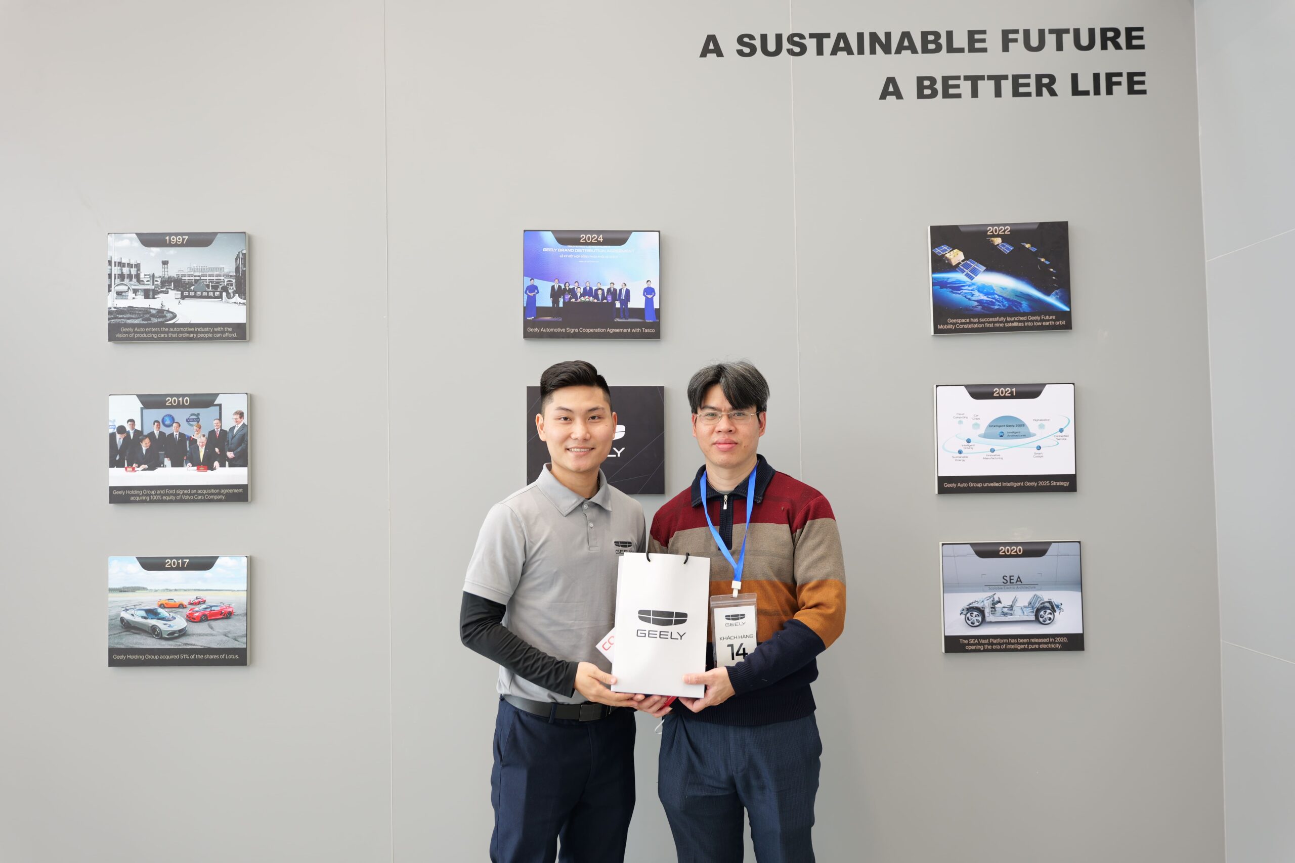 Những món quà độc quyền Geely Hà Đông tri ân khách hàng 